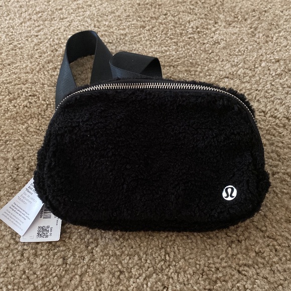 lululemon athletica Handbags - Lululemon Beltbag